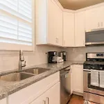 New Amazing 4Br Suite* Hot Tub *2 Mi To Music City